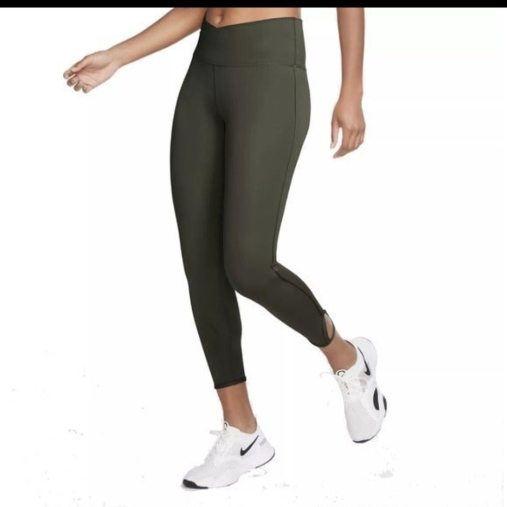 Nike Yoga High Rise Cargo Khaki 7/8 Leggings